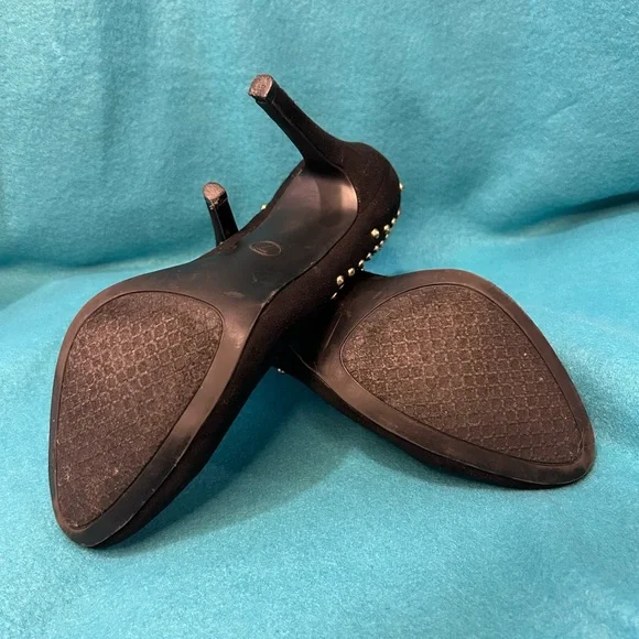 Black heels with gold studs - Picture 7 of 7